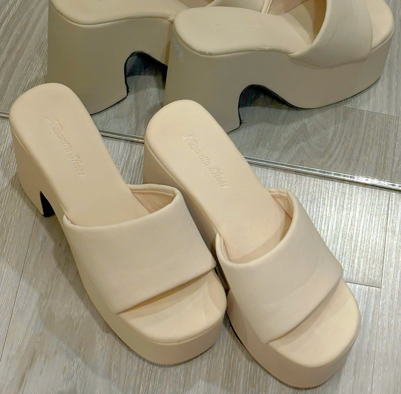 GIÀY